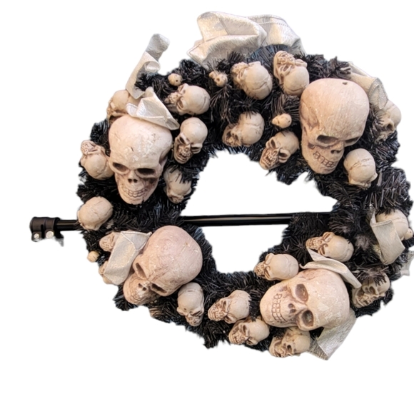 Skull Wreath Decoration Door Hanging TabletopCelebration Decor! Halloween goth - Picture 1 of 10